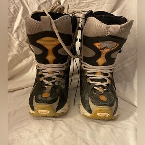 Ride snowboarding shoes women size 7